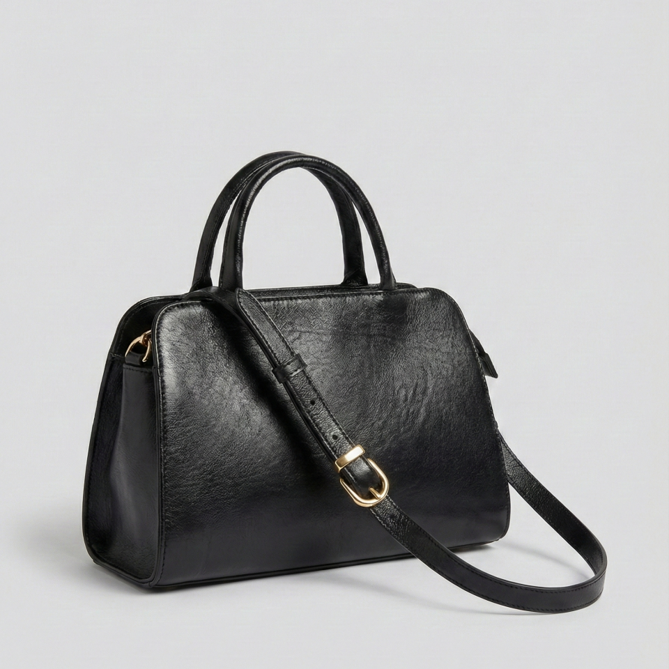 Minimalist Siyah Dana Derisi Kadın Çantası