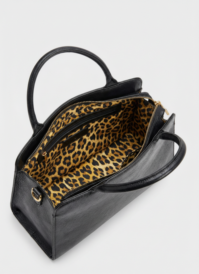 Minimalist Siyah Dana Derisi Kadın Çantası